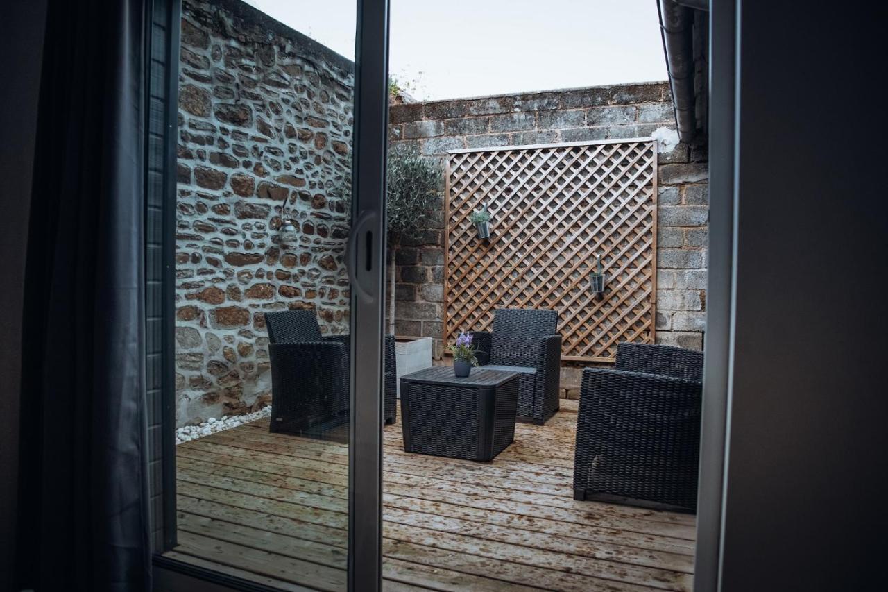 Superbe Appartement Avec Terrasse Au Calme Ernée Exterior foto